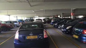 רץ ברשת - טירוף: נתקעו בחניון של איקאה במשך יותר מ-3 שעות. צפו בתיעוד