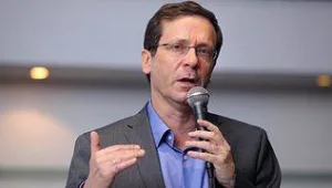 רץ ברשת - "בנו בתים על חשבון הדם של החברים שלנו. בנו בריכות על חשבון הדם של הילדים שנרצחים"