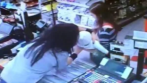 רץ ברשת - המוכרת הצילה את התינוק ברגע האחרון