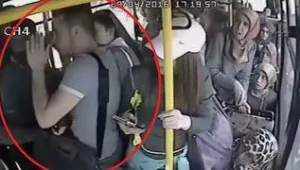 רץ ברשת - שלף את איבר מינו באוטובוס מלא נשים - וחטף
