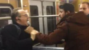 רץ ברשת - מבוגרים העירו למהגרים שהטרידו מינית צעירה והוכו קשות