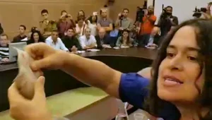 "משתמשים בצפון כמו בנייר טואלט"