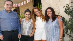 צפו: מירי רגב וישראל כץ נפרדים מהנשים החשובות בחייהם