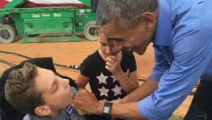 טראמפ לעג לנכה, אובמה פגש אותו