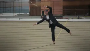 איש הולך על חבל דק - שישי אחרי החדשות