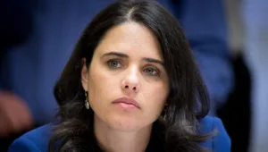 שקד תוקפת: התנהלות המשטרה מביכה