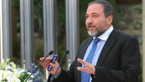 "לא להגיע לעימות עם חייל בעמונה"