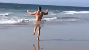   כוכב הריאליטי שחגג יום הולדת בעירום מלא 