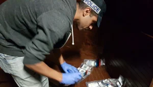 סמים נתפסו בפשיטה במועדון בת"א