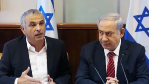 שר האוצר כחלון משיב לנתניהו