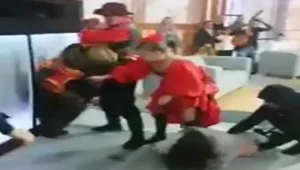 דב גריזלי תוקף אישה בשידור חי בטלוויזיה