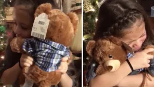 הילדות שמחו לקבל את הבובות - אך מה שקרה אחרי גרם להן לבכות