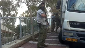 כוחות מיוחדים של המשטרה פועלים בעיר