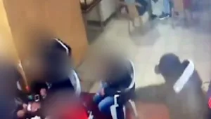 רעול פנים פתח באש ופצע שניים