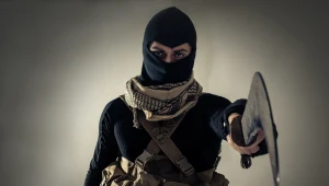 נעצרה בבריטניה אחרי שהתייעצה עם דאעש