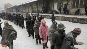 קופאים מקור בתור לאוכל