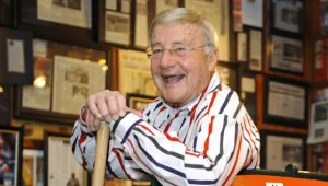 טראמפ פיטר כרוז הבית הלבן