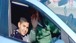 ילדים בני 10 נוהגים ברכבים שירדו מהכביש