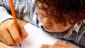 בנך הוכה בבית הספר כי הוא עדין