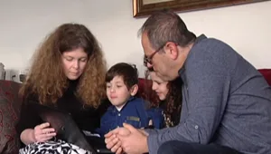 הילד "נשאר בחו"ל"