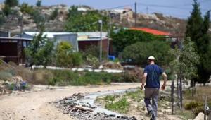 מעכב את יישום מתווה עמונה