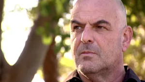 רז זמצקי על הדרך התלולה למטה ובחזרה