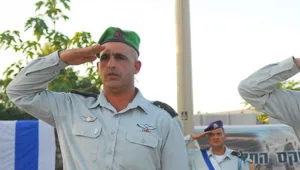 הודיע במפתיע על עזיבתו