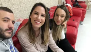 נתנו למתמודדים להלביש אחד את השנייה