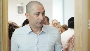 רצה לנהל עסקיו - ונשללו ממנו זכויות הביקור