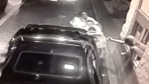 האם ניסתה להעביר את בתה הקטנה למוכר מקדונלדס לאחר שנחטפו