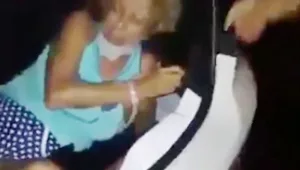 בבדיקה שגרתית של רכב גילו השוטרים אישה קשורה בתא מטען