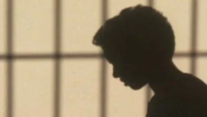 הרג את בנו בן ה-7 והתעלל קשות בבן נוסף