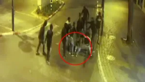 לינץ' מחוץ לקיוסק ברחובות