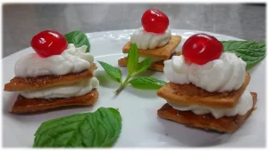 מילפיי עם קרם וניל ודובדבנים