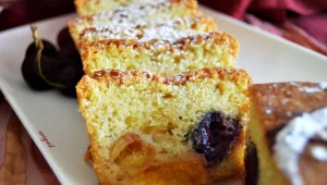 עוגת דובדבנים ומשמשים