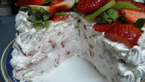 מרנג עם קצפת פרות ותותים