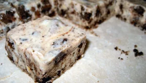 פאדג' שוקולד לבן ואוריאו