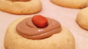 עוגיות בוהן חמאה שקדים במילוי נוגט