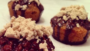 מאפינס מוקה וחלבה בזיגוג שוקולד