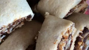 עוגיות תמרים וקינמון מגולגלות