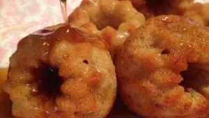 עוגת בננות עם רוטב מייפל