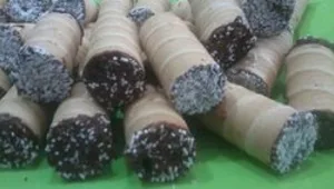 גליליות ממולאות בקרם חלבה ושוקולד