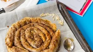 עוגת בקלאווה יוונית עם גבינות