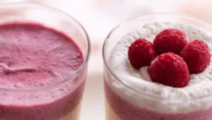 מוס פירות יער ומוס שוקולד לבן