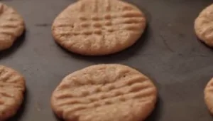 עוגיות חמאת בוטנים מ-4 מרכיבים