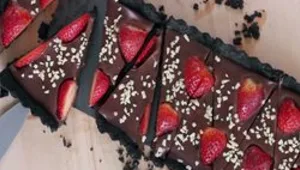 טארט שוקולד עשירה ללא אפייה