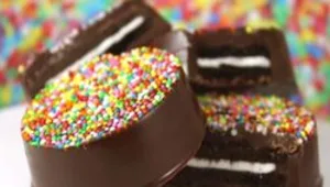 עוגיות אוראו מצופות מ-3 מרכיבים