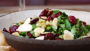 סלט חיטה, עשבי תיבול וחמוציות