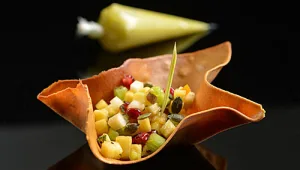 סלט פירות בבצק