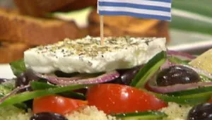 סלט יווני עם צזיקי